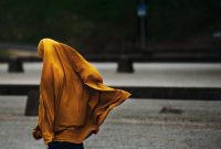 jilbab dan kerudung wajib bagi muslimah